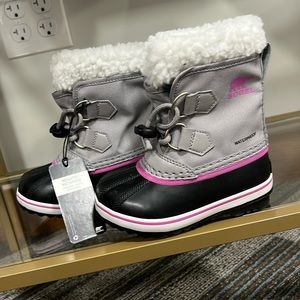 Toddler Yoot PAC Sorel Boots, New With Tags, Size 8. Grey and purple accent.